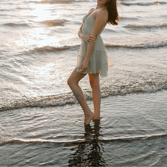 Pale Green Flowy Halter Neck Mini Dress - Picture 3 of 6